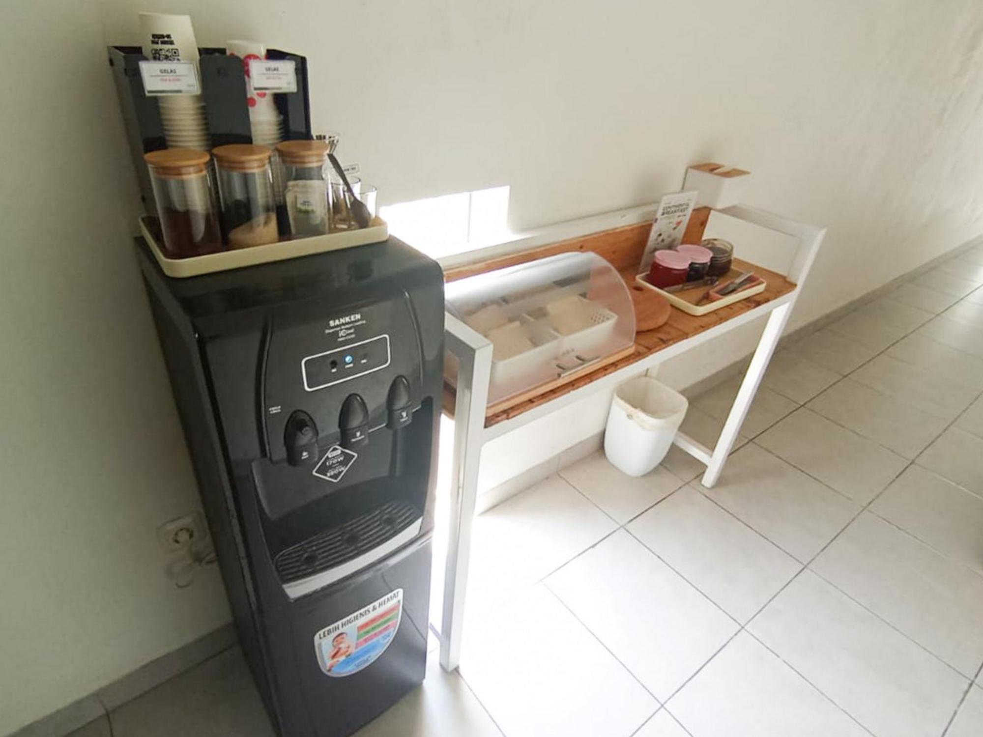 Отель Ofo Kost Premium Kampung Inggris Pare Syariah Mitra Reddoorz Экстерьер фото