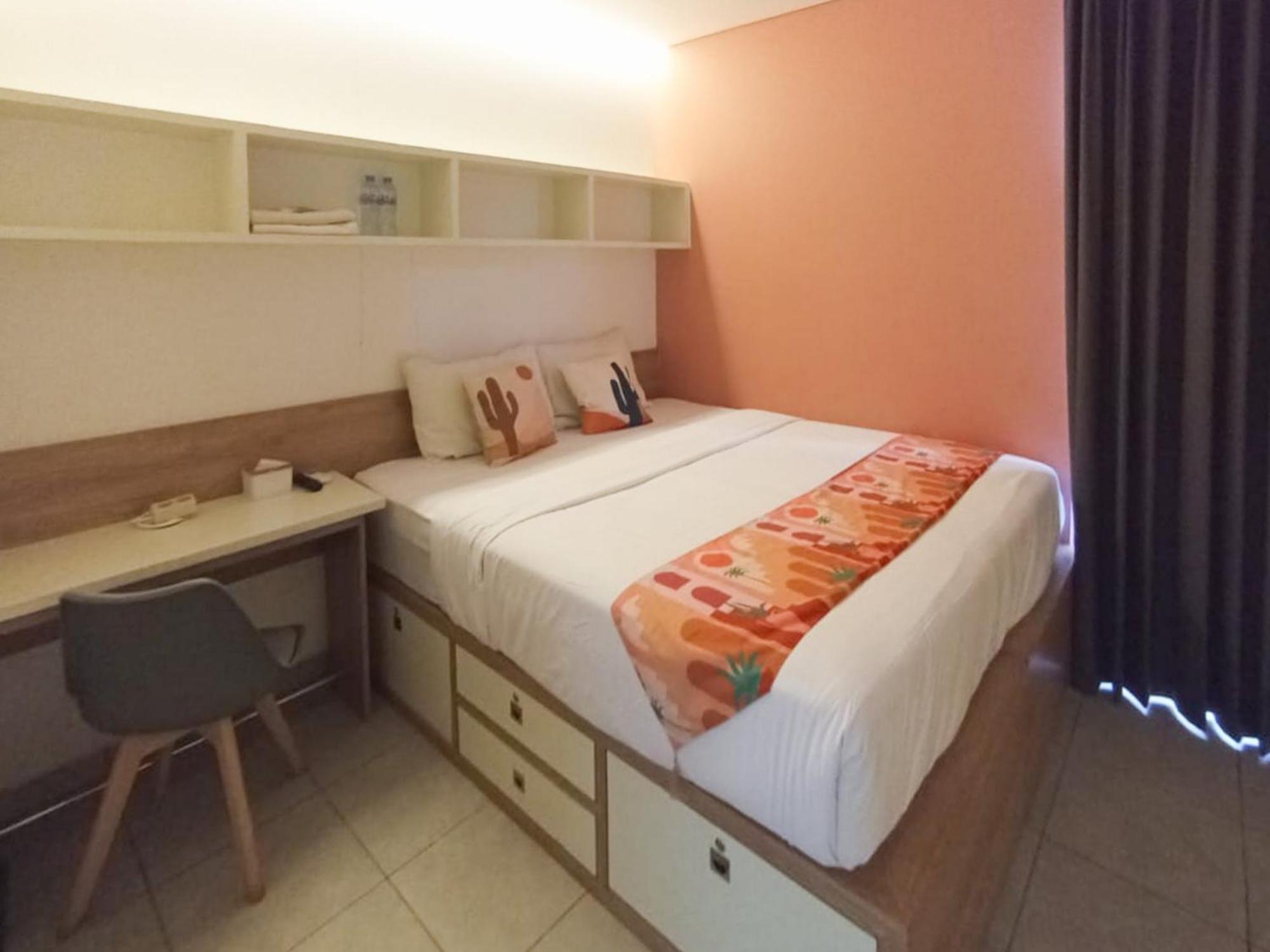 Отель Ofo Kost Premium Kampung Inggris Pare Syariah Mitra Reddoorz Экстерьер фото