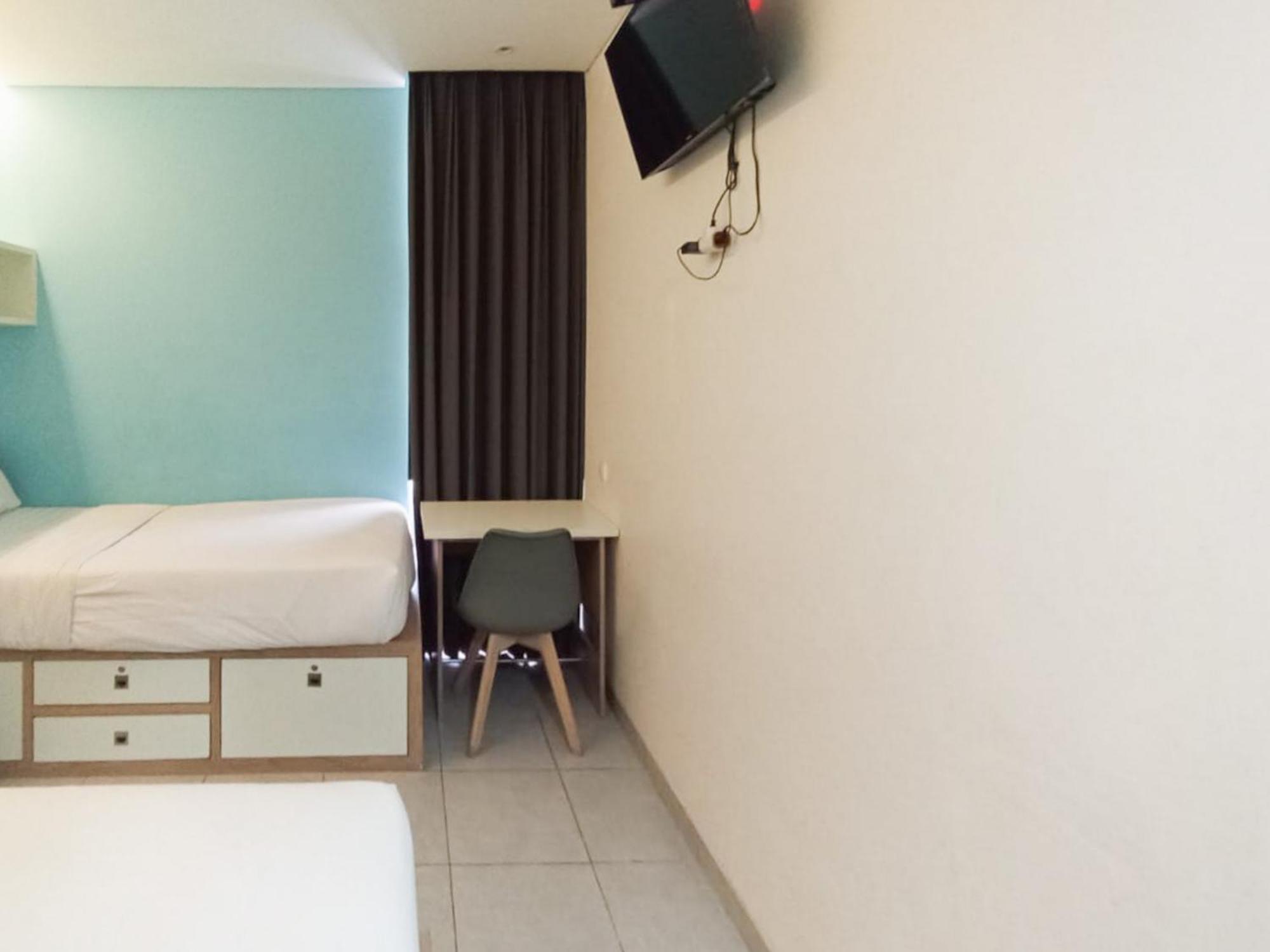 Отель Ofo Kost Premium Kampung Inggris Pare Syariah Mitra Reddoorz Экстерьер фото