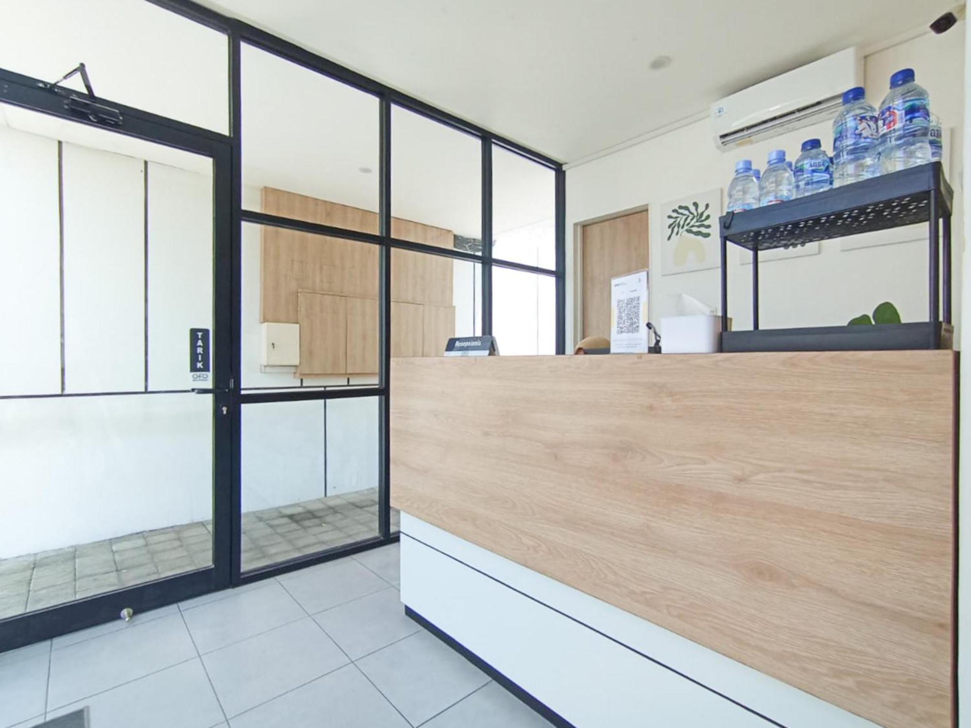 Отель Ofo Kost Premium Kampung Inggris Pare Syariah Mitra Reddoorz Экстерьер фото