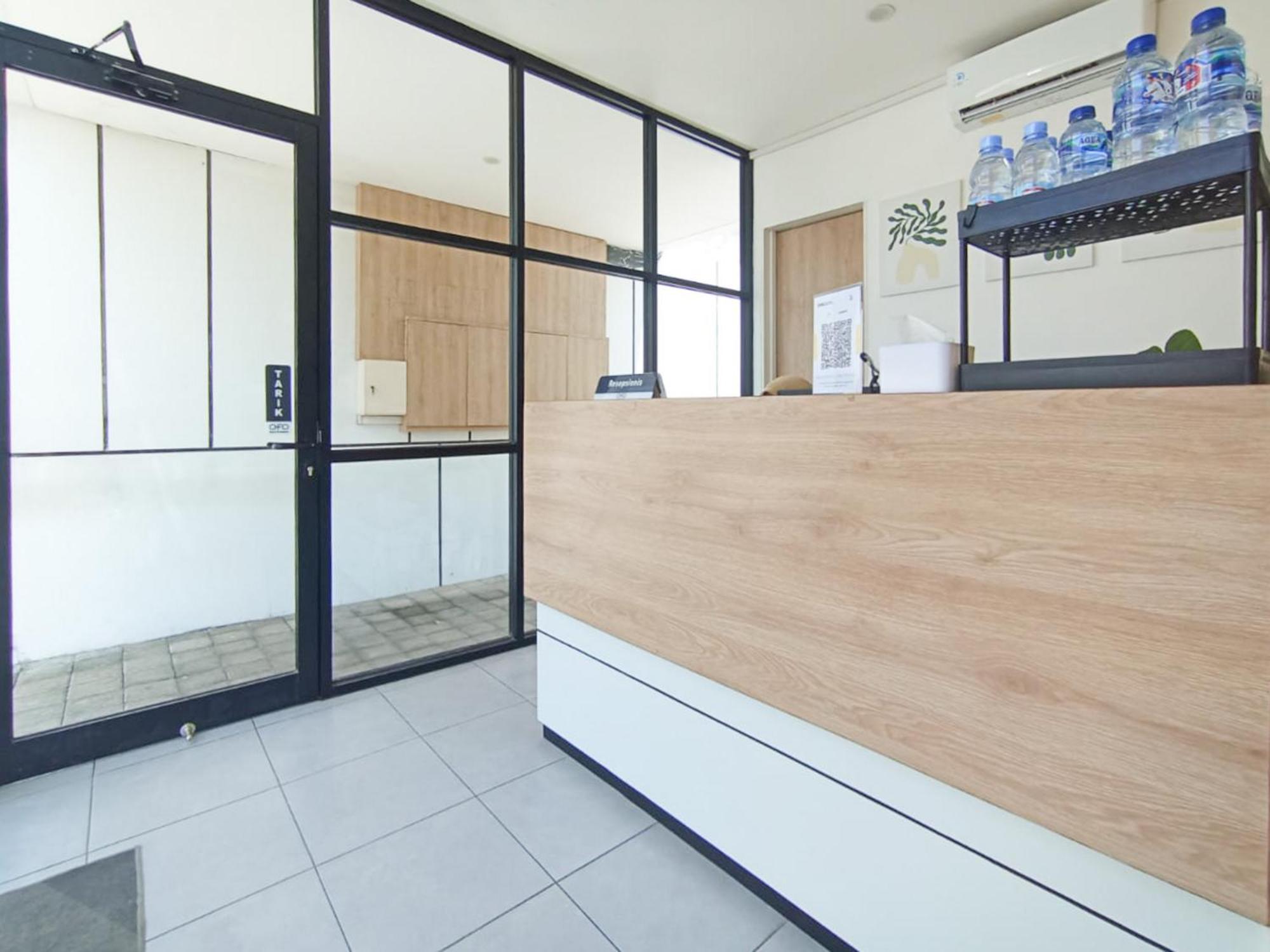 Отель Ofo Kost Premium Kampung Inggris Pare Syariah Mitra Reddoorz Экстерьер фото