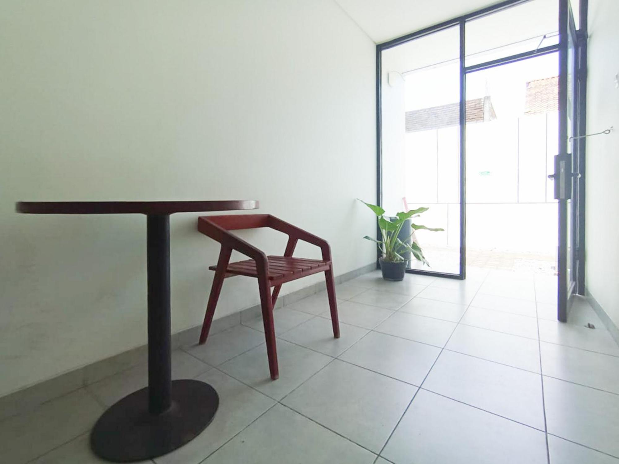 Отель Ofo Kost Premium Kampung Inggris Pare Syariah Mitra Reddoorz Экстерьер фото