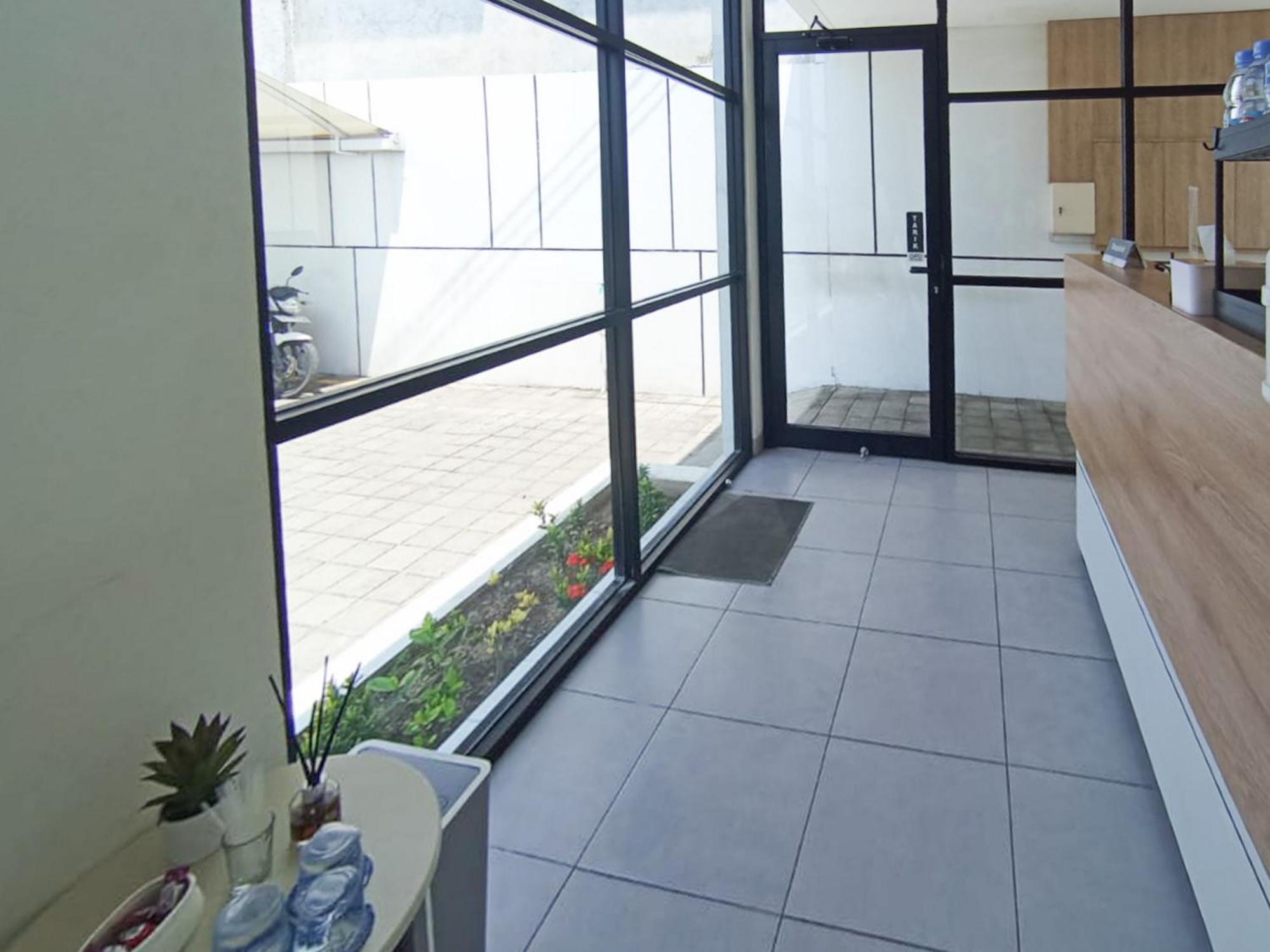 Отель Ofo Kost Premium Kampung Inggris Pare Syariah Mitra Reddoorz Экстерьер фото